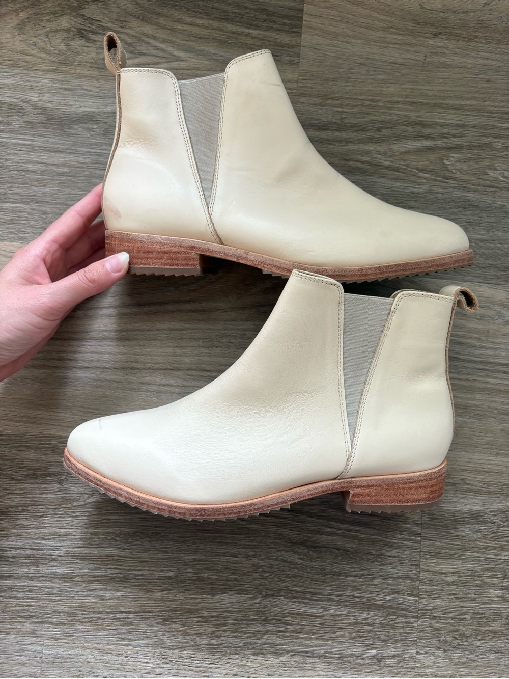 Nisolo Everyday Chelsea Boots in the discontinued Bone color Size 8 - Picture 3 of 9